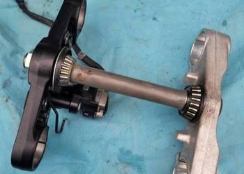 SUZUKI GSX 8 R OEM 2023 PÓŁKA DOLNA STACYJKA SZTYCA ZAWIESZENIE