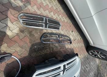 Grill zderzak przedni czarny szary chrom Dodge Durango II Mopar oryginał