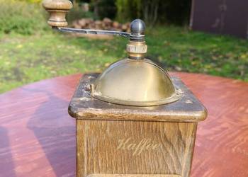 Zabytkowy, ręczny młynek do kawy marki Zassenhaus (model 154)