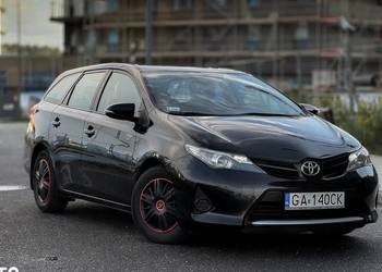 Toyota Auris ​1.4 D-4D 2013  - 20 000 PLN, 303 000