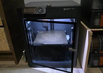 ambu Lab P1S Combo + AMS + Masa Dodatków – drukarka 3D gotowa do pracy