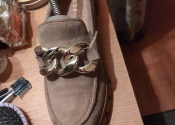 Nowe mokasyny ze skóry.