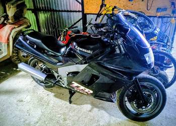 Kultowe Kawasaki ZZR 1100 niski przebieg warto okazja.