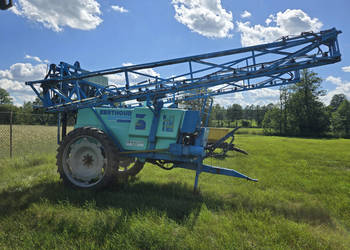 Opryskiwacz BERTHOUD MACK 32 DPA (3200 L, 26 m) napęd z koła, sterownik