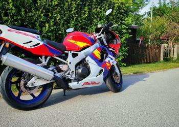 Motocykl Honda CBR 900RR SC33 kultowy superbike
