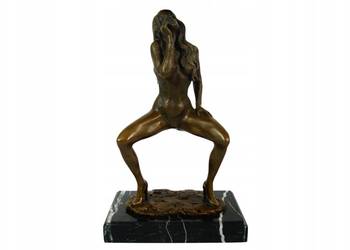 Figura z brązu AKT KOBIETY z papierosem rzeźba Figura z brązu AKT KOBIETY z papierosem rzeźba