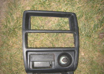 Ramka konsoli centralnej kokpitu deski rozdzielczej radia Mazda Demio