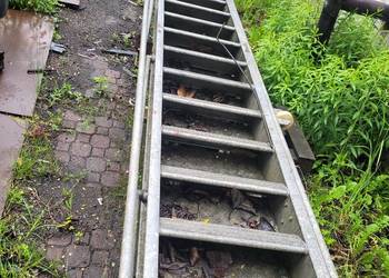 Trap aluminiowy 8m z poręczami.