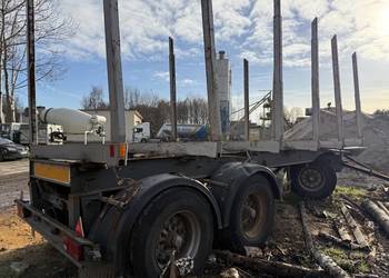 Przyczepy do przewozu drzewa