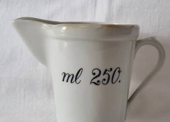 Przedwojenny dzbanek apteczny (miarka 250 ml) – Chodzież