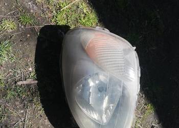 Sprzedam lampę przód yaris 1.0 2001