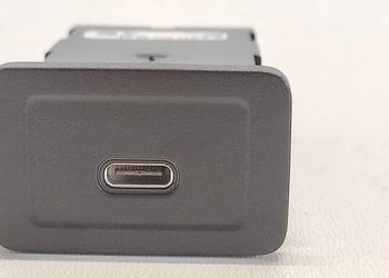 MERCEDES W247 GNIAZDO USB A2478208602