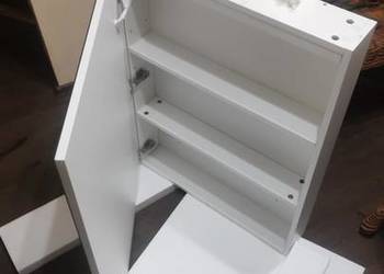 Szafka łazienkowa ze szklanym lustrem i oświetleniem LED