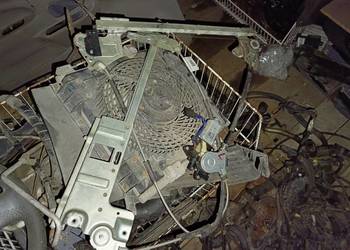 Canter Fuso 2008r lewy podnośnik szyby europejski 24v