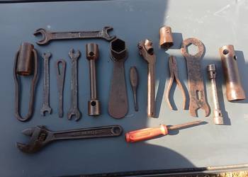 Zestaw kluczy i narzędzi do zabykowego motocykla