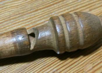 Gwizdek drewniany, 7,5 cm, podobno harcerski z drugiej połowy lat 40. XX w.