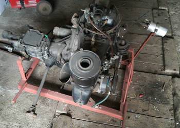 stary silnik ze skrzynią biegów fiat 126p maluch zabytek