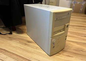 Zabytkowy komputer PC AT Pentium MMX 166MHz