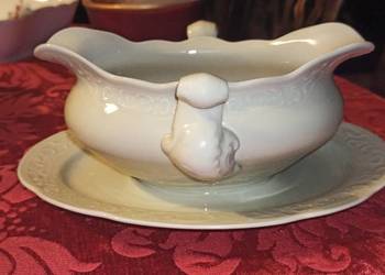 Sosjerka porcelanowa. W kolorze ecru. Ciekawa forma, reliefy