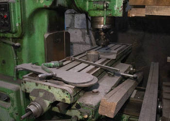 Frezarka do metalu konwencjonalna pionowa TOS 6M13P