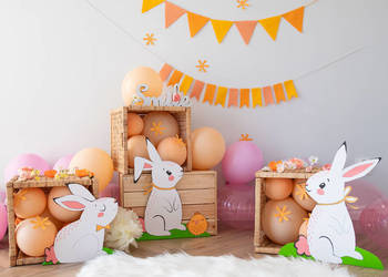 Scenka wielkanocna handmade – zajączki + girlandy + napis „Smile”