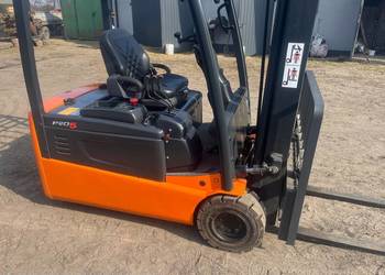 Wózek widłowy czołowy elektryczny Doosan