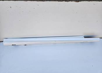 MERCEDES C-KLASA W205 AMG LISTWA PROGOWA PRAWA PRÓG PRAWY A2056902640