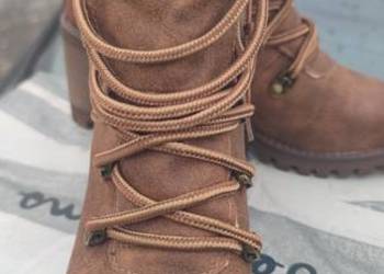 Ciemnobrązowe damskie botki z kolumną