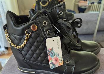 Sneakersy na koturnie