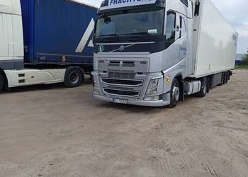 Transport ciężarowy chłodnia. 33 europalety.