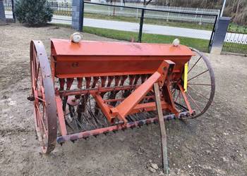 Siewnik fabryczny ciągnikowy 17 lejii