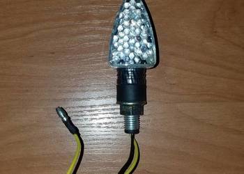 Kierunkowskaz kierunek biały klosz LED strzałka M10 041-2