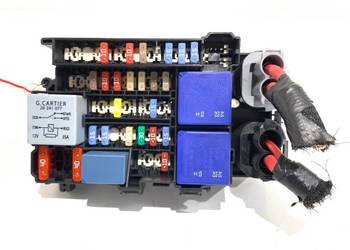 SKRZYNKA BEZPIECZNIKÓW RENAULT MEGANE III 1801330-1 Hatchback 1.5 90KM