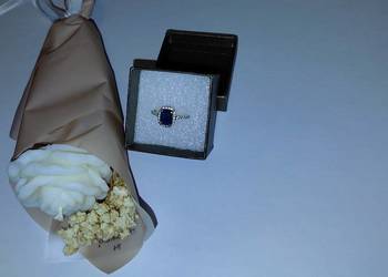 Złoty pierścionek kamień szafir model Kate Middleton