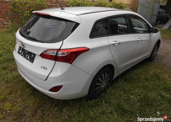 hyundai i30 II combi- błotnik prawy tylny