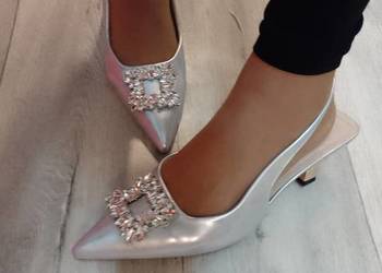 (42) Srebrne, bogato zdobione czółenka wieczorowe z odkrytą piętą, NOWE (42) Srebrne, bogato zdobione czółenka wieczorowe z odkrytą piętą, NOWE