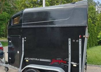 Przyczepa do przewozu dwóch koni