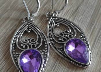 Kolczyki wiszące z fioletowym kamieniem