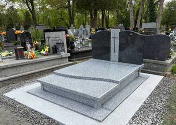 NAGROBEK GRANITOWY PODWÓJNY Z MONTAŻEM GRANIT STRZEGOM