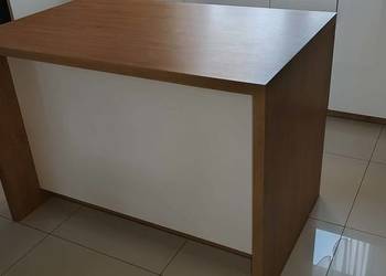 Wyspa kuchenna z szafkami