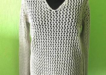 Bluzka - ażurowy sweter w serek - 44 XXL - biust 108 cm