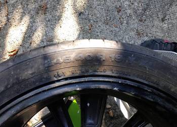 Dwa koła do driftu z oponami na alufelgach do NISANA Z