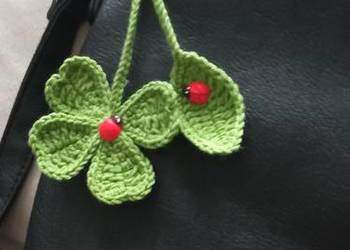 Koniczynka wykonana na szydełku, brelok