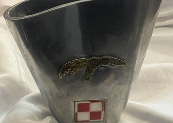 Metalowy puchar lotniczy z polską szachownicą