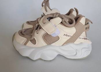 nowe buciki dla dziecka rozmiar 23 długość wkładki 14 cm