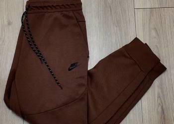 Brązowe spodnie dresowe Nike Tech Fleece