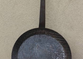 stara patelnia metalowa