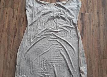 nowa beżowa sukienka z odkrytymi plecami rozmiar z metki L ale to raczej S