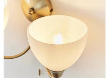 Anson Lighting Royal Antyczny mosiądz i szkło opalowe 2 Kinkiet świetlny