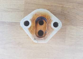 Izolator podstawa pompy paliwa Fiat 126p